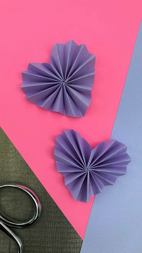 Let’s make pretty paper hearts! Full video viewable through link. 💜 #paperheart #papercrafts #crafts #giftwrappingideas #giftwrapping #mothersday #heartcrafts #rosetteheart #rosette How To Make 3d Hearts Out Of Paper, Paper Hearts 3d, Diy 3d Hearts Out Of Paper, Paper Hearts For Valentines Day, Paper Flowers Heart Shape, Heart Gift Wrapping, Origami Wall Art, Gift Wrapping Techniques, Instruções Origami