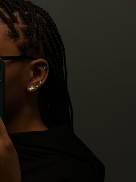 Silver Earrings Black Women, Eat Piercings Ideas Black Women, Earrings Aesthetic Black Women, Earring Stacks Black Women, Silver Jewelry Aesthetic Black Women, Silver Jewelry Black Women, Black Ear Piercings, 2nd Ear Piercing Ideas, Ear Piercings Black Women