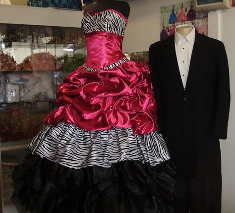 2000s Quinceanera, 2000s Prom, High School Prom Dress, Pink Glitter Dress, Mexican Quinceanera Dresses, Prom Dress Inspo, Trashy Outfits, Mcbling Fashion, Pretty Quinceanera Dresses