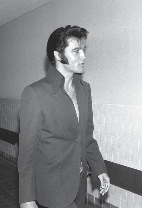 Elvis Wallpaper, Elvis Jumpsuits, Elvis Presley Images, Forever Mine, Elvis Presley Pictures, Elvis And Priscilla, Elvis Presley Photos, Lisa Marie Presley, Austin Butler