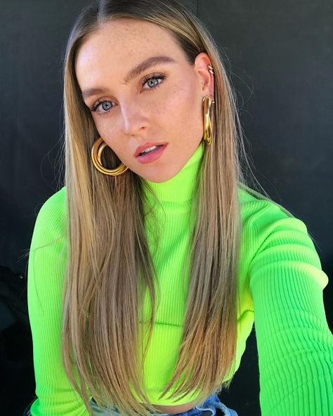 Perrie Edwards ✌️🌻 on Instagram: “A woman like me wears green to be seen! 🐸  The feedback on the single has been amazing! I love you all to the 🌙 and back!” Perry Edwards, Little Mix Outfits, Woman Like Me, Litte Mix, Mv Outfits, Jesy Nelson, Leigh Anne Pinnock, Jade Thirlwall, Leigh Anne