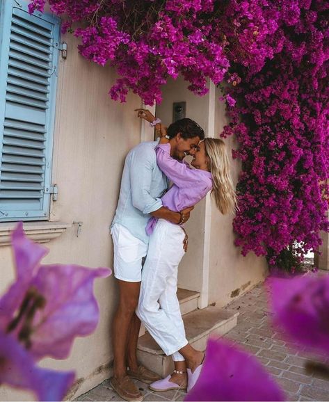 Couple Picture Poses, Couple Photoshoot Poses, Foto Poses, Best Photo Poses, Photo Couple, Couple Photography Poses, Paros, Couple Shoot, Saint Tropez