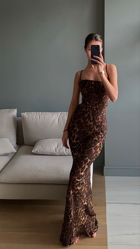 Outfit Elegantes, Latina Outfits, Look Legging, Skandinavian Fashion, Nashville Outfits, Leopard Dress, Dinner Outfits, Outfit Look, Leopard Print Dress