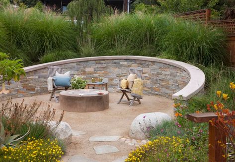 An oval patio is perfect for beach watching Modern Outdoor Living, Rustic Patio, Gravel Patio, Cozy Patio, Plants And Flowers, Garden Seating, Outdoor Patio Decor, Patio Area, Patio Ideas