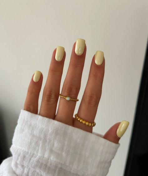 Summer Nails 2024 Trends Short Simple, Yellow Short Nails, Short Yellow Nails, Yellow Nail Art, Yellow Nails Design, Yellow Nail, Nagellack Trends, Hot Nails, Yellow Nails