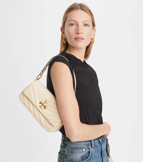 Discover great products at the best prices at Dealmoon. Tory Burch SMALL KIRA CHEVRON FLAP SHOULDER BAG. Price:$399.00 at Tory Burch Tory Burch Soft Fleming, Tory Burch Kira Chevron, Tory Burch Crossbody Bag, Kira Chevron, Tory Burch Purse, Tory Burch Crossbody, Tory Burch Kira, Tory Burch Robinson, Flap Shoulder Bag