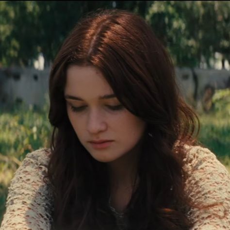 Lena Beautiful Creatures, Lena Duchannes Inspired Outfits, Lena Duchannes, Ethan Wate, Redish Brown Hair, Beautiful Creatures Movie, Alice Englert, Pretty Movie, Reddish Brown Hair