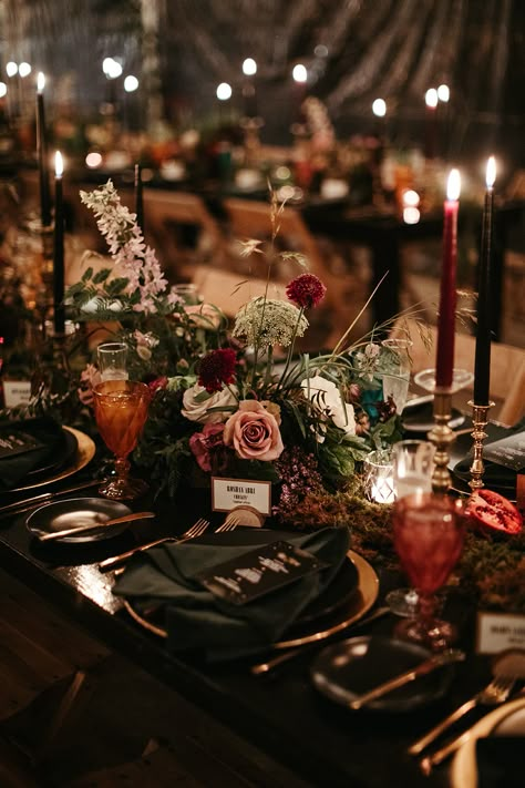 Dark Romantic Wedding, Dark Wedding Theme, Forest Theme Wedding, Candles Flowers, Enchanted Forest Wedding, Goth Wedding, Dark Wedding, Moody Wedding, Dark Romantic