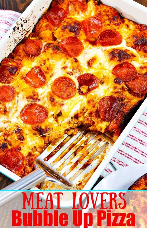 Meat Lovers Bubble Up Pizza with sausage and pepperoni. Bubble Up Recipes, Bubble Pizza, Bubble Up Pizza, Pizza Dishes, Biscuit Casserole, Meat Pizza, Meat Lovers Pizza, Recipes Pizza, Pizza Casserole