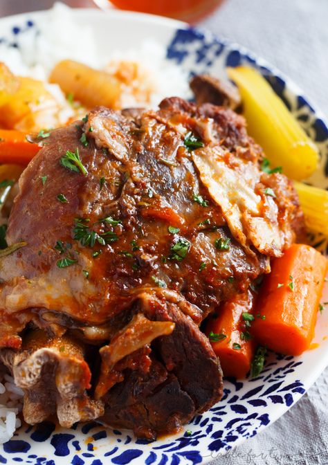 Osso Bucco Slow Cooker, Cow Recipes, Osso Bucco Recipe, Osso Buco Recipe, Veal Recipes, Osso Bucco, Homemade Meals, Crockpot Cooking, Keto Cooking