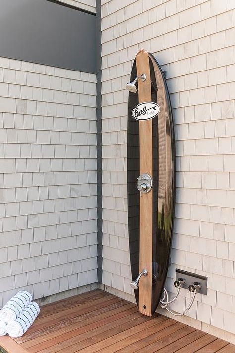 Upcycle a surfboard to create a custom design to an outdoor patio shower brining character and rad vibes all around. Outdoor Shower Ideas, Outdoor Shower Beach, Outside Showers, Grey Water System, Outdoor Bathroom Design, Building A Porch, Pool Shower, Outdoor Bathrooms, Deck Patio