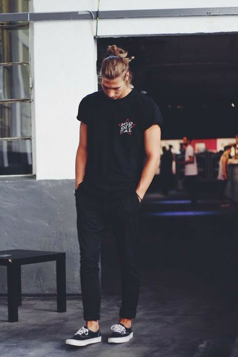 Black Vans Outfit Men, Black Vans Outfit, Vans Wallpaper, Vans Outfit Men, Black Outfit Men, Vans Outfit, Vans Era, Vans Style, Men Fashion Casual Outfits