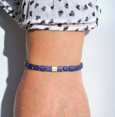 Glass Tile Stretch Bracelet With Dark Blue and Gold Plated Miyuki Tila Beads and Tiny Rocailles - Etsy Tila Necklace, Miyuki Tila Bracelet, Tila Bracelets, Stack Bracelets, Bracelet Miyuki, Tila Beads, Miyuki Bracelet, Diy Jewlery, Artisan Bracelets