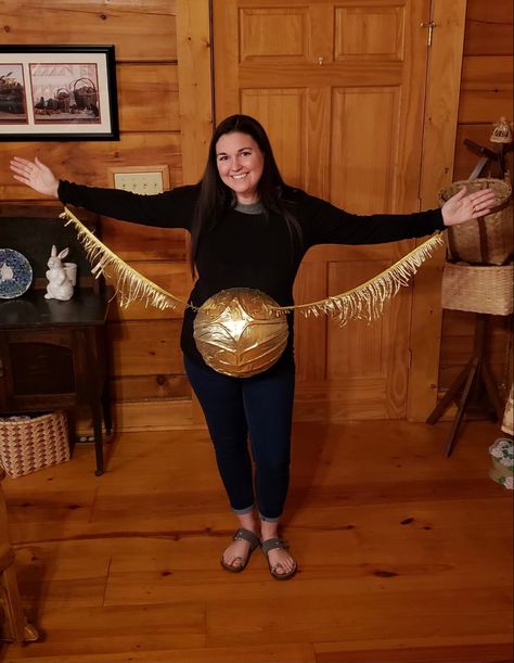 #Harry #Potter #Golden #Snitch #costume #outfit #pregnant #pregnancy #belly #maternity #Halloween Snitch Costume, Couples Costume 2022, Golden Snitch Costume, Pregnant Smee Costume, Harry Potter Maternity, Pregnant Costumes, Costume For Pregnant Women, Pregnant Costume, Halloween Pregnancy Costumes