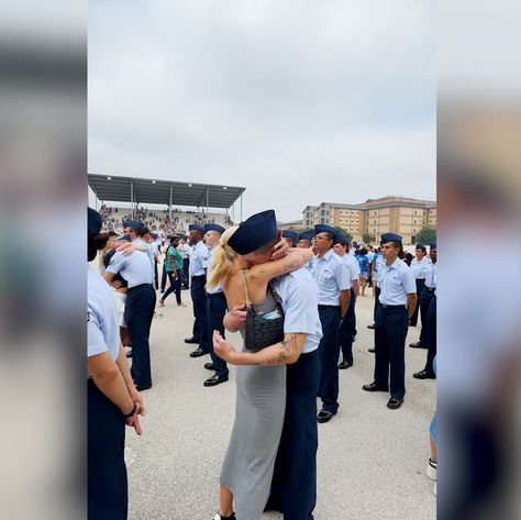 Watch this wife tap out her Air Force husband with a heartfelt embrace — USA TODAY