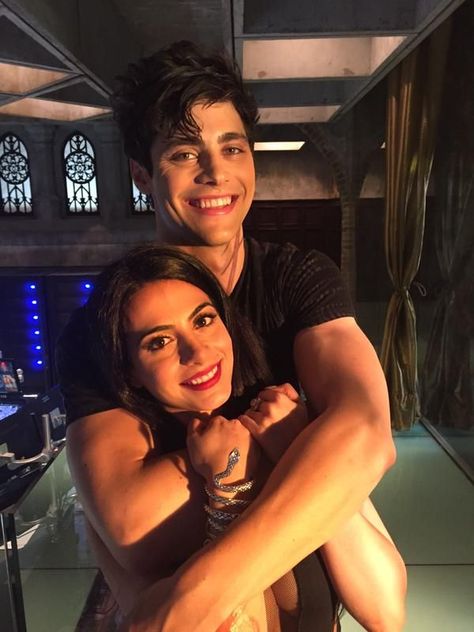 Alec and Isabelle Lightwood // SHADOWHUNTERS tv show. Shadow Hunters Cast, Shadowhunters Tv Series, Malec Shadowhunters, Harry Shum Jr, Shadowhunters Cast, Shadowhunters Tv Show, Jace Wayland, Cassandra Clare Books, Shadowhunters Malec