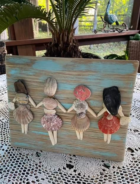 Shell Family Art, Seashell Family Art, Shell Crafts Artwork, Seashell People Art, Cockle Shell Crafts, Seashell Ladies, Shell People Art, Sea Shell People, Shell Art Projects