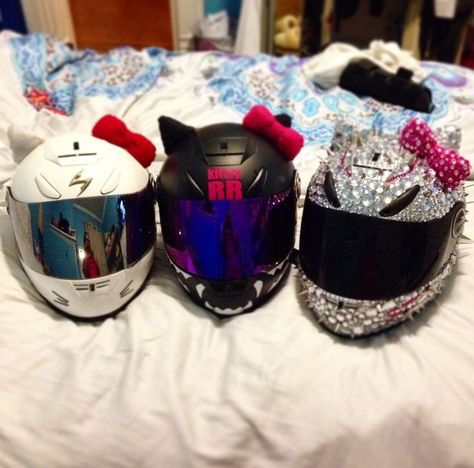 Hello Kitty Bike, Cool Bike Helmets, Pink Motorcycle, Womens Motorcycle Helmets, Cool Motorcycle Helmets, Motocross Love, Image Moto, Motorbike Helmet, Motorcycle Aesthetic