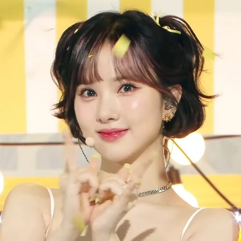 viviz 비비지 eunha loveade lq ending fairy icon Viviz Eunha Icon, Ending Fairy, Eunha Icons, Hairdos For Short Hair, Shot Hair Styles, Haircut And Color, Kpop Girl Groups, Kpop Girls, Girl Group