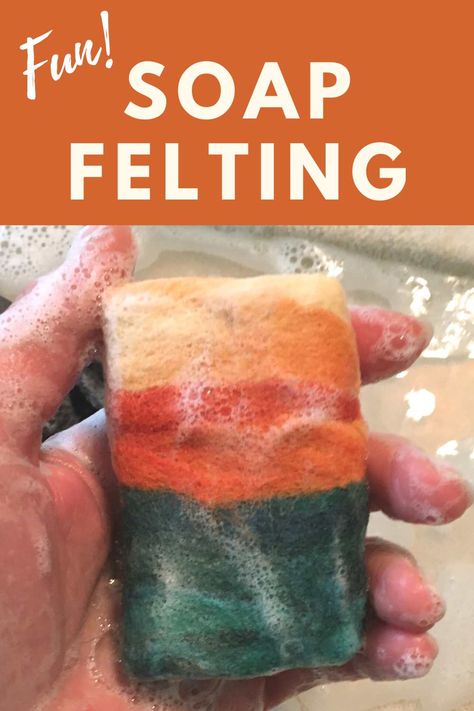 Needle Felted Soap, Wet Felting Projects For Beginners, Wool Projects Diy, Felted Soap Designs, Wet Felting For Beginners, Felting Soap, Felted Soap Tutorial, Felt Soap, Wet Felting Tutorial