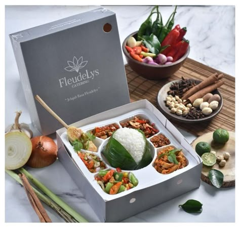 Food Delivery Packaging, Food Garnish, Catering Food Displays, Airline Food, Food Business Ideas, Food Box Packaging, Food Boxes, Baking Packaging, Luxury Packaging Design