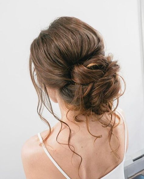 Lose Bun Hairstyles, Marissa Grace, Naturally Curly Updo, Flower Hairstyles, Wedding Hairstyle Ideas, Curly Bun, Romantic Hairstyles, Tutorial Ideas, Trendy Hairstyle