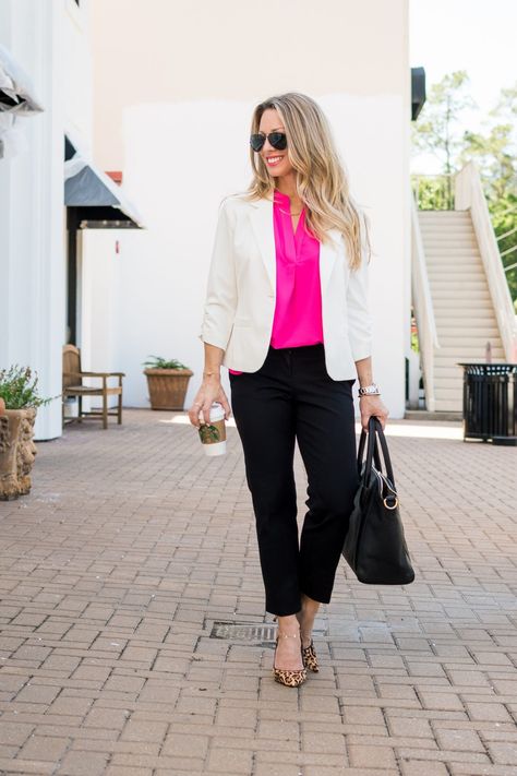 Work Outfit white blazer with black pants pink top leopard heels #HWHworkweekendwow Blazer With Black Pants, How To Wear A White Blazer, Interview Clothes, Pink Top Outfit, White Blazer Outfits, White Blazer Women, White Blazers, Job Interview Outfit, Professional Work Outfit