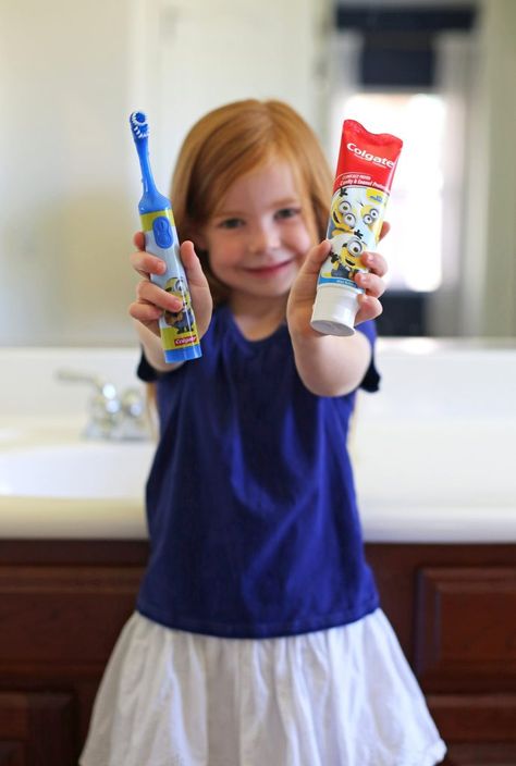 Parenting Hack: The Secret to Getting Your Kids to Love Brushing Their Teeth Teeth Brushing, Vegan Probiotics, Remedies For Tooth Ache, Essential Oils For Pregnancy, Kids Toothpaste, Kids Teeth, Messy Kids, Holistic Health Remedies, Brush Teeth Kids