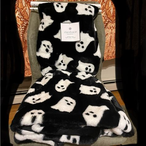 Halloween Storehouse Faux Fur Throw Blanket Lined Goth Throw Blanket, Black Blankets, Fall Sleepover, Fuzzy Throw Blanket, Holiday Blankets, Fall Blanket, Black Blanket, Boo Basket, Dark Home Decor