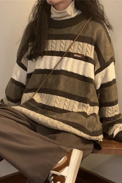 This vintage-style sweater has a brown knit construction, a striped design and long sleeves My Vibe Clothes, Cute Grunge Fall Outfits, Cute Autumn Outfit, Lazy Style Outfits, Cute Sweater Outfits Aesthetic, Sweater Girl Aesthetic, Aesthetic Oversized Outfits, Overzised Sweater, Cozy Clothes Aesthetic