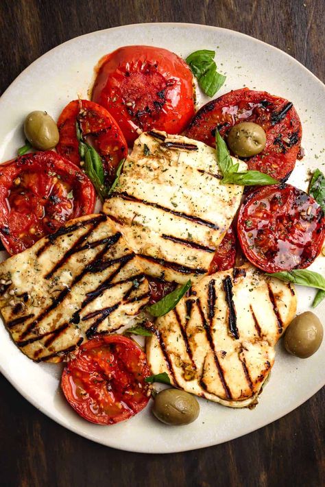 Halloumi Cheese Recipe Salad Dressing Recipes Vinaigrette, Cooking Halloumi, Greek Chicken Pasta, Mediterranean Appetizers, Vegetarian Substitutes, Grilled Salad, Halloumi Cheese, Grilled Halloumi, Leafy Green Salads