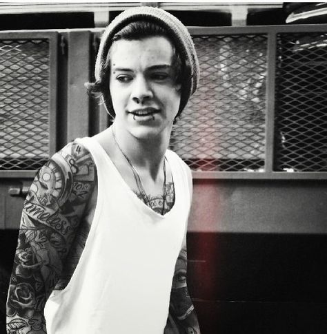 Help me before I hurt someone... Punk One Direction, Punk Edits, Harry Styles Quotes, Hardin Scott, Treat People With Kindness, 1 Direction, Harry Edward Styles, Edward Styles, T By Alexander Wang