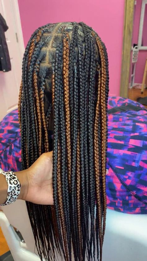 Braid Styles Black, Medium Knotless Box Braids, Braids Protective Styles, Medium Knotless, Colored Box Braids, Knotless Box Braids, Cute Box Braids, Medium Box Braids, Banana Hair Clips