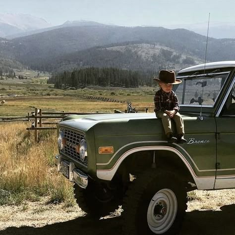 Classic Bronco, Ranger Truck, Ford Ranger Truck, Happy Childhood, Ford Classic Cars, Diesel Trucks, Car Ford, Truck Driver, Classic Trucks