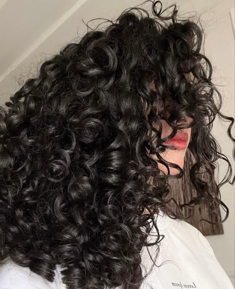 Black Curly Hair Aesthetic, Tall Curly Hair, Long Curly Hair Aesthetic, Curly Hair Aesthetic, Curly Black Hair, Scalp Braids, Brown Curly Hair, Hair Care Recipes, Curly Hair Tutorial