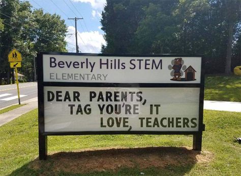 20 Of The Funniest School Signs Ever Stem Elementary, Funny Animals With Captions, Dear Parents, Marquee Sign, Parenting Memes, Daily Pictures, School Signs, Summer Break, Funny Animal Memes