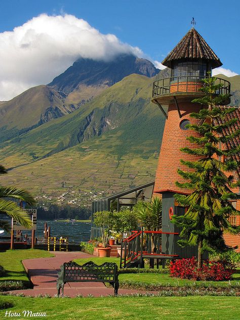 Hotel Puerto Lagos cerca de Otavalo, en la provincia de Imbabura, Ecuador. Al fondo, el volcán Imbabura y el Lago San Pablo. Otavalo Ecuador, Epic Pictures, Ecuador Travel, Country Inn, Unique Hotels, Travel South, Quito, Beautiful Scenery, Central America