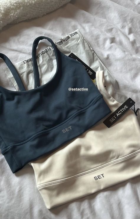 Sport Bra Aesthetic, Sports Bra Aesthetic, Cute Sports Bras, Gym Outfit Inspo, Yoga Pilates Workout, Pilates Outfits, Cute Sports Bra, Sport Set, Gym Bra