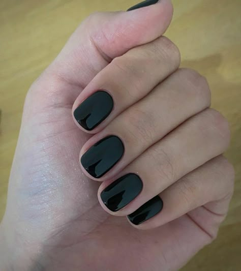 Black Nails Natural Short, Black Nail Polish Ideas, Black Nails Short, Short Natural Nails, Figure Skates, Basic Nails, Black Nail Polish, Perfect Nails, Black Nails