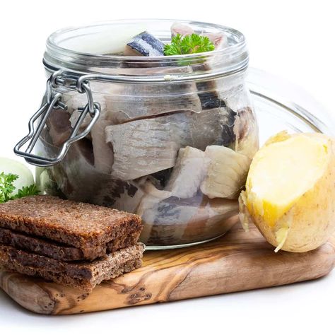 Solomon Gundy is a Jamaican pickled fish pt usually served with crackers as an appetizer. Pickled Fish, Fish In Salt Crust, Pickled Fish Recipe South Africa, Pickled Curry Fish Recipe, Alaska Pollock Fish Recipe, Goldfish Seasoned Crackers, Pickled Fish Recipe, Avocado Nutrition, Avocado Slices