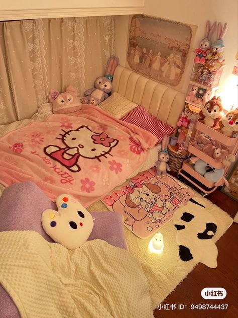 Hello Kitty Theme Room Bedroom Ideas, Hello Kitty Themed Bedroom, Hello Kitty Bed Sheets, Cama Da Hello Kitty, Hello Kitty Themed Room, Aesthetic Korean Outfits, Hello Kitty Room, Sanrio Room, Kitty Room