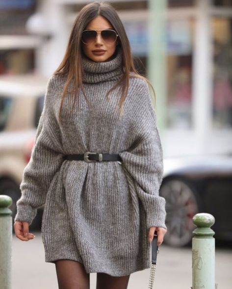 Knitted Winter Dress, Fall Fashion Coats, Sweater Dress Oversized, Stylish Winter Outfits, Dad Sneakers, Winter Outfit Inspiration, Quick Outfits, Classy Work Outfits, Stylish Work Outfits