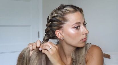 This is a guide to the best workout hairstyles. Learn how to do gym hairstyles for long hair with this easy step-by-step tutorial. Gym Hairstyles For Long Hair, Easy Workout Hairstyles, Parting Hair, Top Braid, Clear Hair, Pull Through Braid, Gym Hairstyles, Workout Hairstyles, Long Hair Tutorial