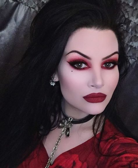 The Grimoire of London Rayne Series by Rori Rayne Fete Emo, Vampire Makeup Halloween, Halloweenský Makeup, Vampire Makeup, Witch Makeup, Halloween Makeup Inspiration, Halloween Tattoo, Red Makeup, Style Gothic