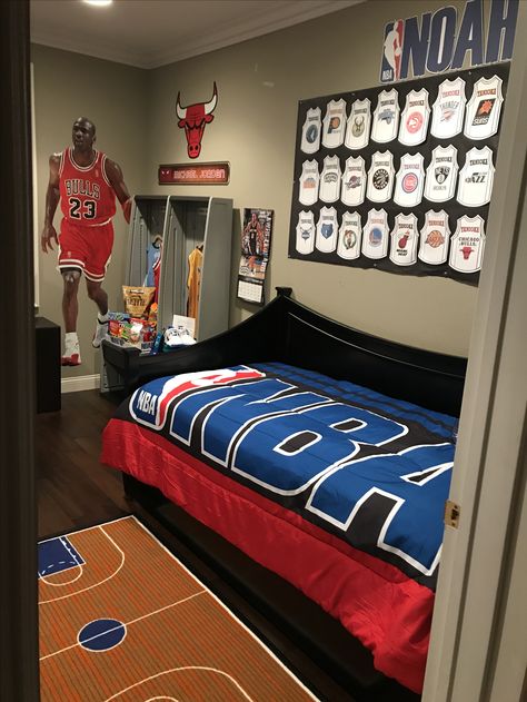 Nba Bedroom Ideas, Kids Basketball Room, Basketball Room Ideas For Boys, Basketball Bedroom Ideas, Basketball Room Ideas, Nba Room, Nba Bedroom, Basketball Themed Bedroom, Basketball Theme Room