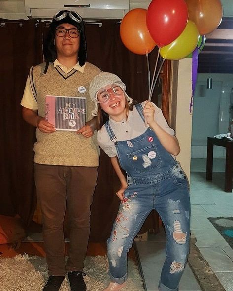 Carl And Ellie Halloween Costume, Up Ellie And Carl Costume, Carl Ellie Costume, Ellie And Carl Costume Couple, Up Couple Costume Carl And Ellie, Up Costume Ideas Couple, Ellie Up Costume, Up Couple Costume, Ideas Para Disfraces En Pareja