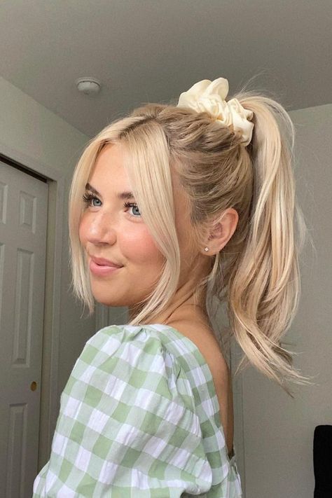 Effortless Hairstyles, Hair Stylies, Back To School Hairstyles, Hair Stylist Life, Mid Length Hair, Hairstyles For School, Length Hair, Scrunchie Hairstyles, Ponytail Hairstyles