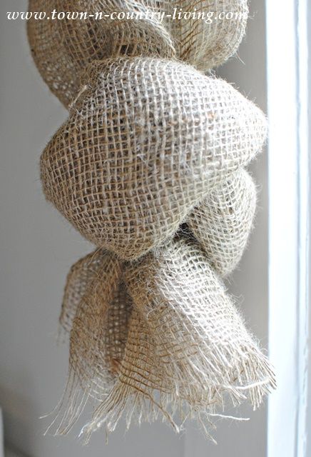 How to knot the end of landscape burlap curtain swags Diy Kitchen Curtains, Burlap Curtains Diy, Burlap Swag, Burlap Window Treatments, Diy Swag, Burlap Valance, Farmhouse Window Treatments, Burlap Mesh Wreath, Swag Curtains