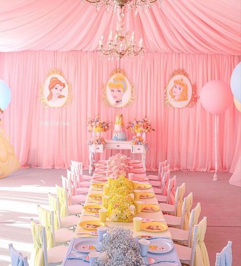 Disney Princess Tablescape, Disney Princess Birthday Table Decor, Disney Princess Party Table Decor, Princess Party Table Centerpieces, Princess Birthday Party Table Decor, Princess Pool Party Ideas, Princess Aurora Theme Birthday, Princess Table Decor, Disney Princess Birthday Party Centerpieces