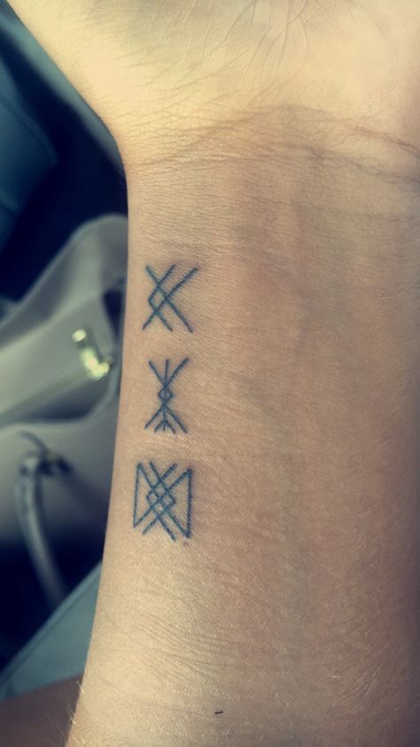 My new glyph tattoo! Strategy. Prosperity. Longevity. Viking Tattoo Meaning, Glyph Tattoo, Wiccan Tattoos, Inca Tattoo, Vikings Tattoo, American Indian Tattoos, Symbole Viking, Rune Tattoo, Small Tattoos With Meaning